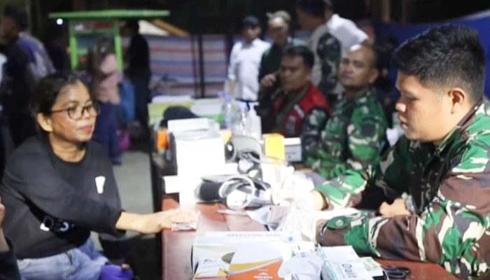 Malam Tahun Baru di Posko Pengungsian Batu Hula Meriah: Warga Cek Kesehatan, Anak-anak Dapat Mainan