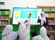 17 Ribu Papan Interaktif Digital Terkirim ke Sekolah-sekolah di Sumut, Siswa Lebih Semangat Belajar