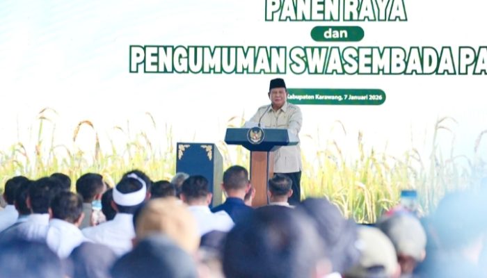 Bareng Petani di Karawang, Prabowo Umumkan Keberhasilan Indonesia Swasembada Pangan 2025