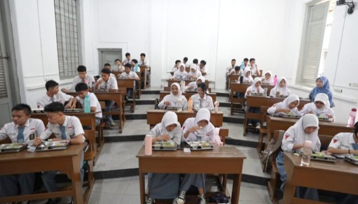 Siswa Berkaca-kaca Cerita Uang Jajan Kini Bisa Ditabung Berkat MBG