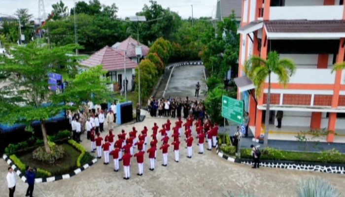 Karena Cinta Bapak, Sekolah Rakyat Ada: Sambutan Pelajar untuk Prabowo di Banjarbaru
