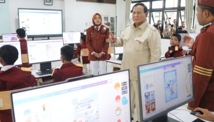 Prabowo Tiba di Sekolah Rakyat 9 Banjarbaru, Sambut Yel-yel dari Siswa dan Tinjau Fasilitas Sekolah