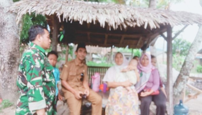 Babinsa Koramil 2305/Cinangka Intensifkan Komsos, Dorong Kepedulian Lingkungan dan Kesehatan Balita