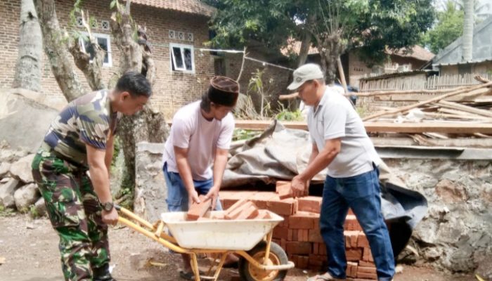 Babinsa Koramil 2307/Ciwandan Gelar Karya Bakti, Percepat Pembangunan Jalan dan Rumah Warga