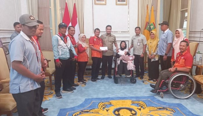 Sambut Atlet Paralympic Peraih Emas di Rumah Dinas, Robinsar Ungkapkan Rasa Bangga
