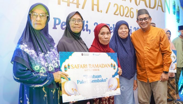 Penuhi Kebutuhan Pangan, PT TIMAH Berbagi Paket Sembako untuk Warga Bangka