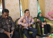 Empati dan Kebersamaan Berlanjut, Pj Sekda Fery Serahkan Tali Asih ASN Peduli Babel ke Istri Alm. Raju