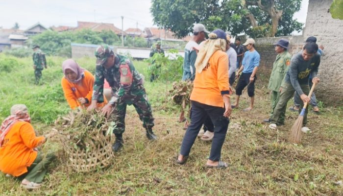 Jaga Kebersihan Jelang Ramadan, Koramil 2307/Ciwandan Pimpin Aksi Gotong Royong di Tegalratu