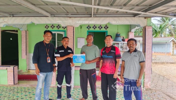 Ramadan Penuh Berkah, PT TIMAH Serahkan Bantuan Untuk Musala Baiturrohman di Desa Keposang