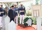 Prabowo Jadi Inspektur Upacara, Pimpin Prosesi Pemakaman Almarhum Try Sutrisno dengan Khidmat