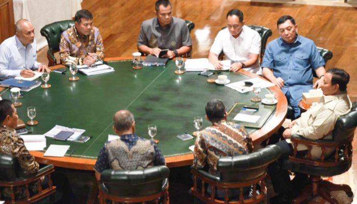 Prabowo Gelar Serangkaian Rapat Terbatas di Hambalang, Bahas Kampus STEM hingga Persiapan Mudik