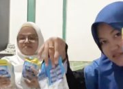 Momen Warga Unboxing Bingkisan dari Open House Prabowo, Ada Sekaleng Biskuit, Tumbler, hingga Sembako