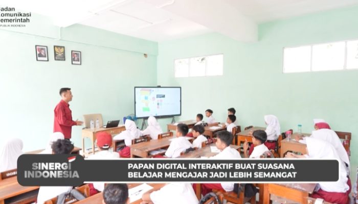 Guru di Bogor Ungkap Manfaat Papan Digital Interaktif: Murid Lebih Semangat dan Tidak Bolos Sekolah