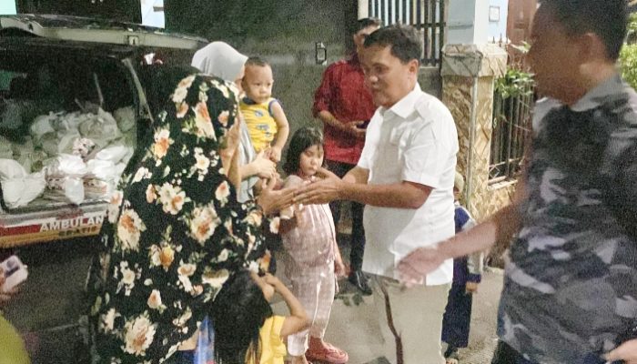 Legislator Gerindra Serap Aspirasi Warga Pulogadung, Salurkan Bantuan Kursi Roda dan Sampaikan Salam Prabowo