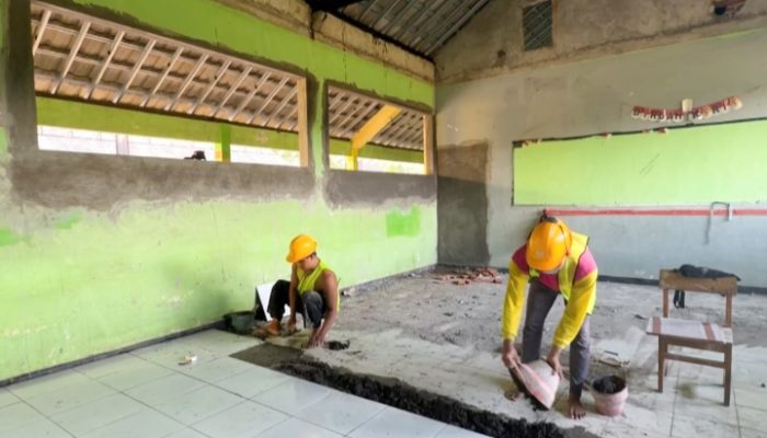 Revitalisasi SMPN 3 Jiken oleh Pemerintah Buka Lapangan Kerja Bagi Warga, Hidupkan Ekonomi Keluarga
