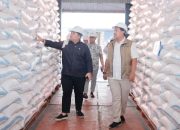 Tinjau Gudang Bulog di Lumajang, Legislator Partai Gerindra Pastikan Stok Beras dan Minyak Goreng Aman