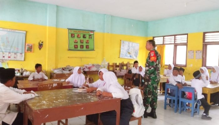 Babinsa Koramil 2307/Ciwandan Tanamkan Disiplin dan Bela Negara kepada Warga serta Pelajar di Cilegon