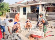 Babinsa Koramil 2301/Cilegon Gotong Royong Bersama Warga Perbaiki Drainase dan Lingkungan GDC