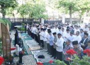 Momen Hangat Prabowo Salat Iduladha Bersama Diaspora Indonesia di Paris