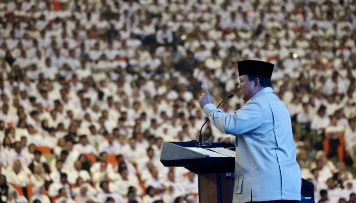 Di Hadapan Belasan Ribu Pelaksana MBG, Prabowo: Kepentingan Rakyat di Atas Semua Kepentingan
