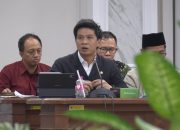 Legislator Partai Gerindra Serahkan Program Indonesia Pintar kepada Siswa di Ogan LLir