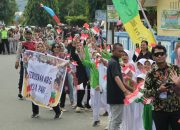 Spanduk Dukung MBG Membentang Kala Prabowo Pidato di Hadapan Petani-Nelayan