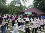Di Bawah Rindangnya Pepohonan, PT TIMAH Ajak Masyarakat Hidup Sehat Lewat Senam Bersama