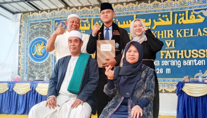 Santri Berprestasi dan Calon Mahasiswa Untirta Warnai Wisuda ke-VI Ponpes Fathussibyan Cinangka