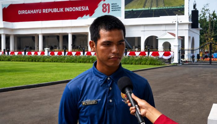 Bangga Gabung Paskibraka, Nasionalisme Fatih Bergelora Kibarkan Sang Merah Putih di Istana