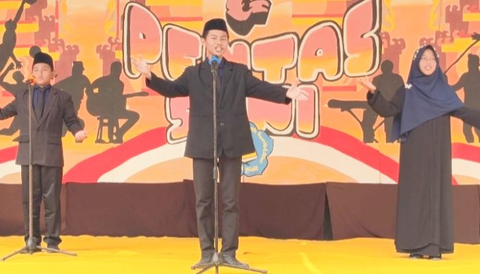 Panggung Kreativitas Santri Fatthusibyah Bergema, dari Ceramah Tiga Bahasa hingga Marawis