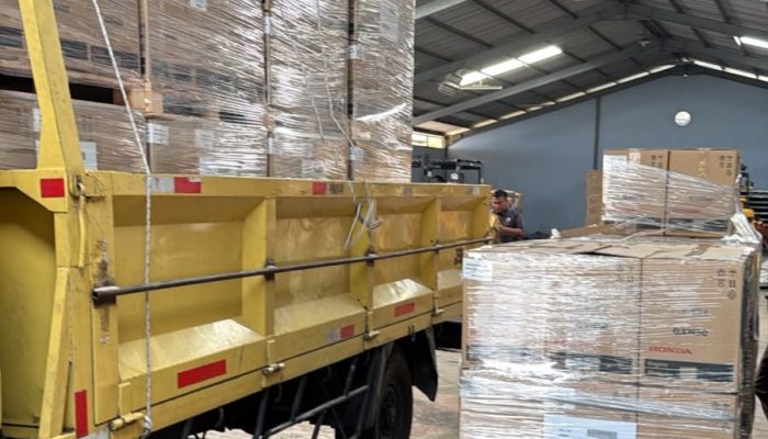 Arahan Prabowo, 6 Pesawat TNI AU Angkut Lagi Logistik hingga Pompa Air ke NTT & Kalimantan