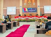 Riza-Debby Dengarkan Pidato Kenegaraan Presiden RI