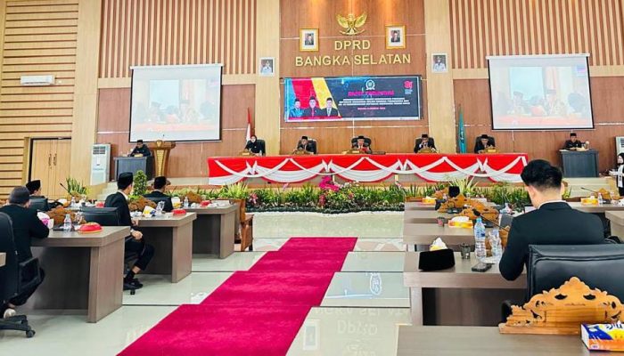 Riza-Debby Dengarkan Pidato Kenegaraan Presiden RI