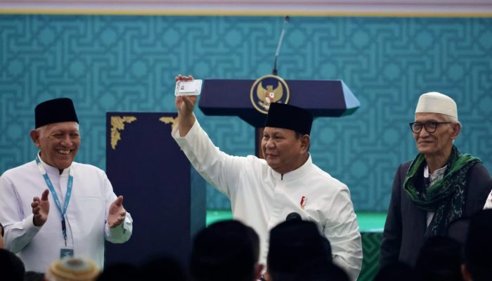 Prabowo Terima Kartu Anggota Seumur Hidup NU: Ini Kehormatan Besar bagi Saya