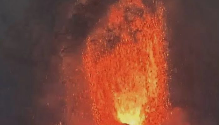 Prabowo Imbau Masyarakat Tetap Tenang dan Waspada Hadapi Aktivitas Gunung Anak Krakatau
