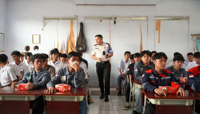 Imigrasi Cilegon Edukasi Siswa SMK Pembangunan Cilegon tentang  Pencegahan TPPO, TPPM dan Pembuatan Paspor