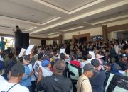 WALHI dan nelayan meminta moratorium izin, pencabutan IUP, serta pemulihan lingkungan