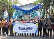 Bukan Sekadar Urus Paspor, Imigrasi Cilegon Turun ke Jalan Bagikan 200 Paket Makanan