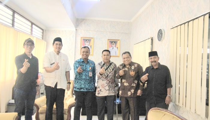 Kasus Pelecehan Seksual, Foto Bupati di Catut dan di Edit Kuasai Hukum Kades Bojonegara Temui Kabag Hukum dan Advokasi Bupati  : “Tidak Ada Kata Damai untuk Penyebar Fitnah dan Pencemaran Nama Baik”